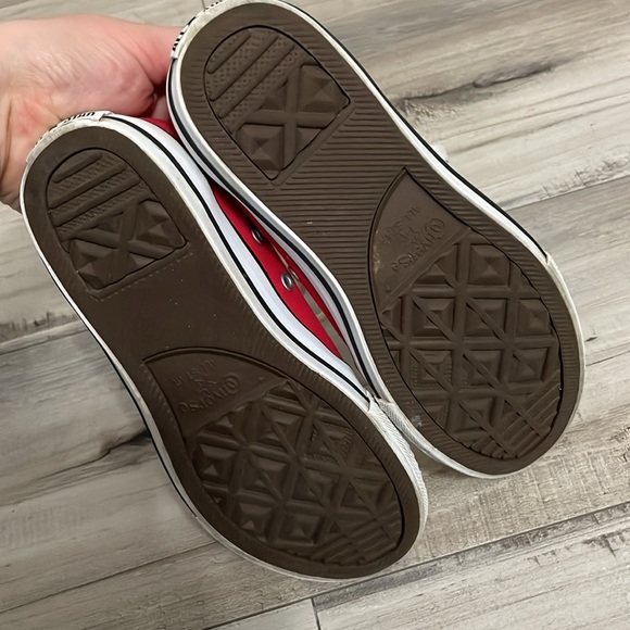 Very gently worn Converse All Star Low Tops in Red - Kids Size 3 - Picture 8 of 11